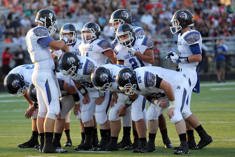  Ethan Darter (12) gives the play in the huddle. Darter ended the game with 19 of 25 for 206 yards. 