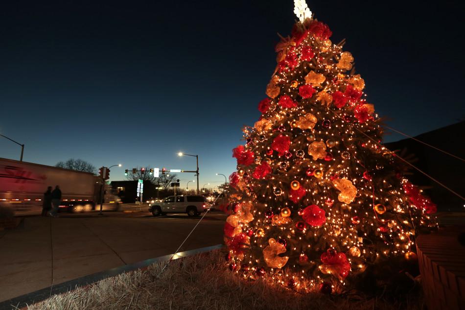 In Reading, Pa., the city put up a second decorated Christmas tree on Penn Street in downtown Reading after the first one they put up was criticized for being ugly. Photo by: Carolyn Cole/Los Angeles Times/TNS (Used with limited license) 