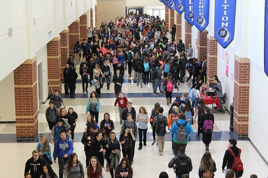 Students walk to get to their classes during passing period. The new bell schedule had been passed for the 2016-2017 school year.  
