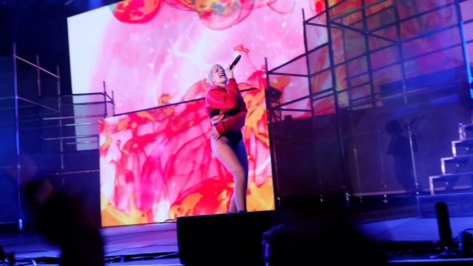 Halsey is performing the song that her and Justin Bieber collaborated on called “The Feeling”. She sang the whole song, including Justin Bieber’s parts as well