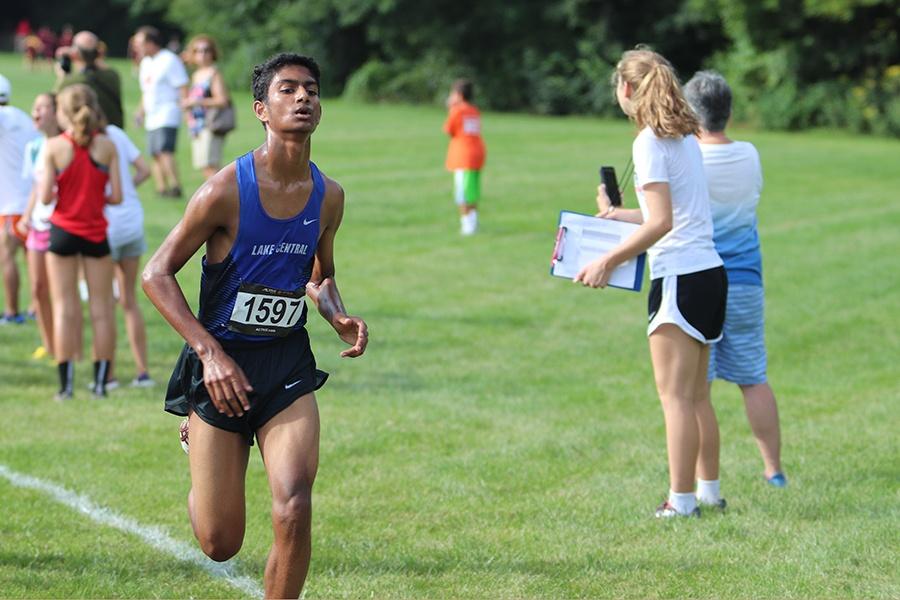 Zakaria Mohiuddin (10) runs for the end of the finish line. Mohiddin ran a final time of 18:18.