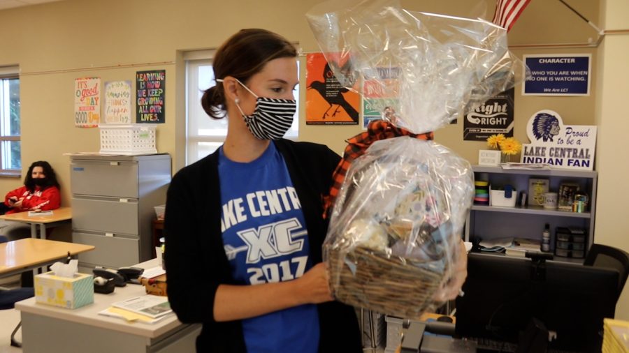 Teachers, staff given gift baskets for maintaining control during Septembers lockdown